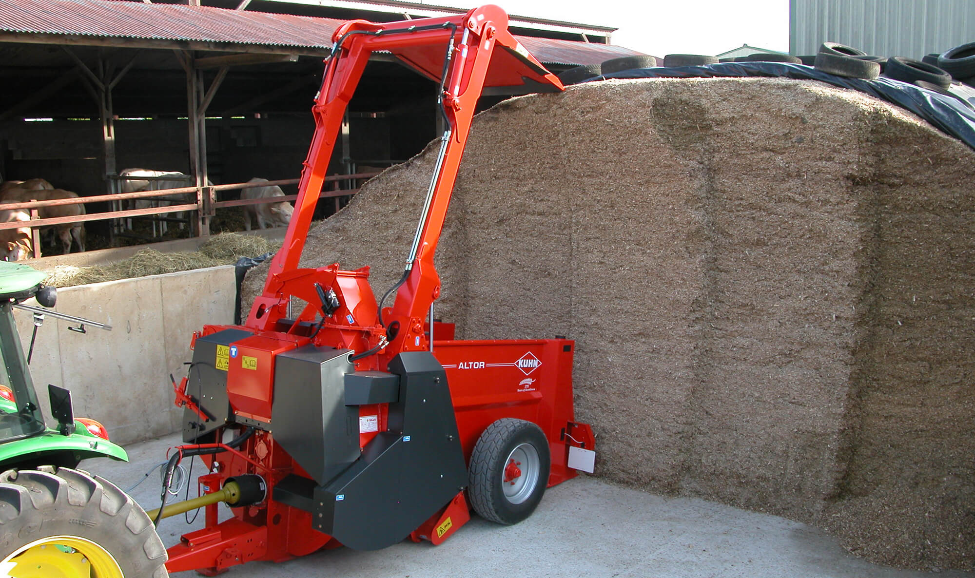 Silage Cutters, Straw Blowers & Feeders KUHN farm machinery