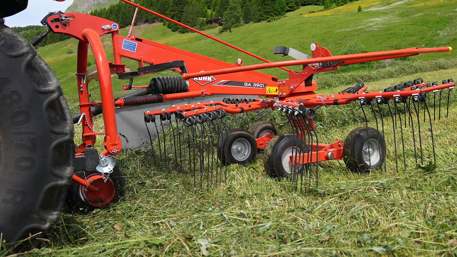 Single Rotor Rakes | KUHN farm machinery