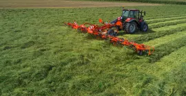 The GF 10803 T tedder at work in the field