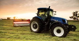 KUHN GMD 5251 TL disc mower in action