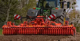 HR 4530 RCS power harrow at work_Close-up of working rotors