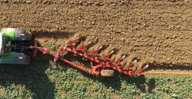 Top view of the VARI-LEADER plough at work