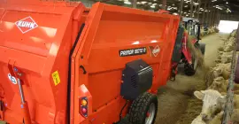 The KUHN PRIMOR 15070 M in feeding mode