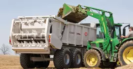 KUHN PSC 161 ProSpread apron box spreader in action