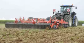 Stubble cultivation with the PERFORMER 5000 equipped with the V-Liner roller