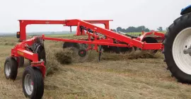 SR 600 GII wheel rake at work