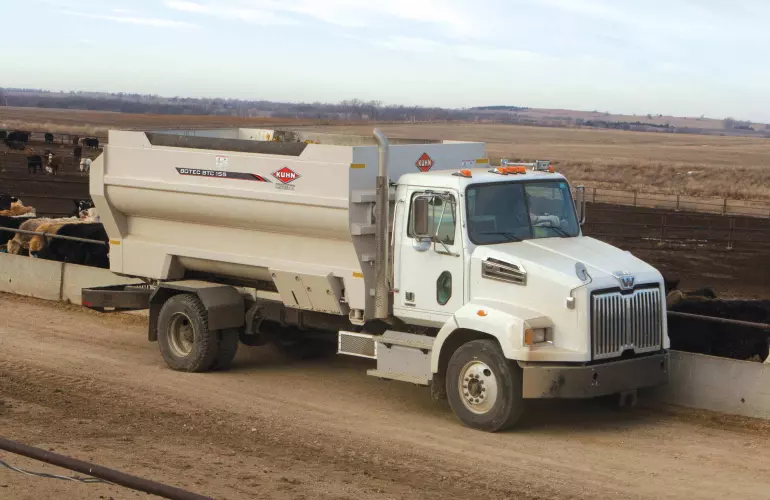 BTC 100 Series horizontal mixer in action