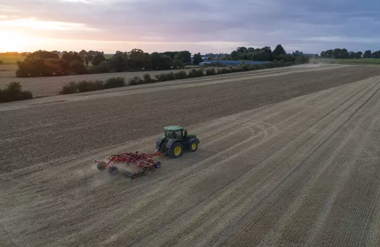 Like the CULTIMER L 300, the CULTIMER M range offers a homogeneous soil/straw mix