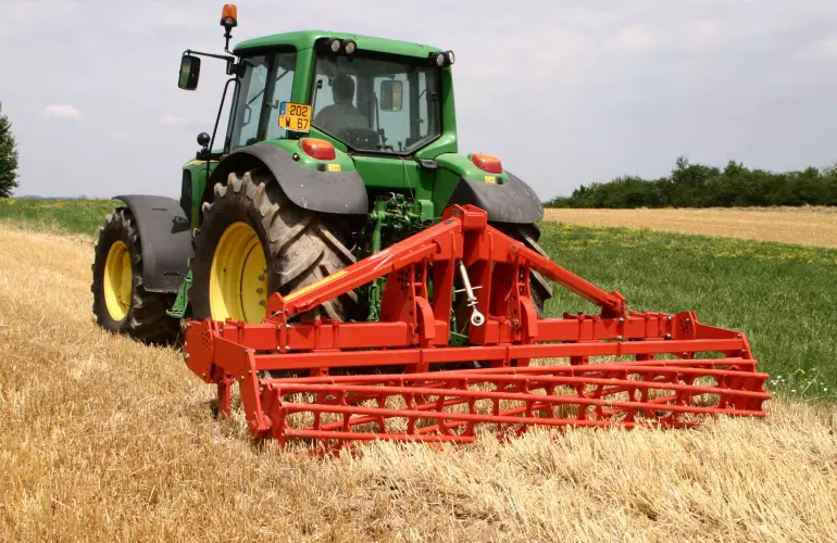 View of a DC soil loosener at work in solo