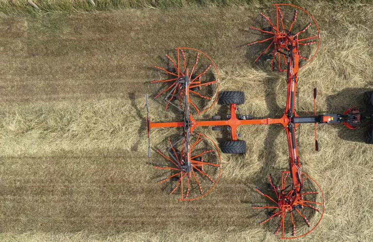 The GA 13231 4-rotor rake at work