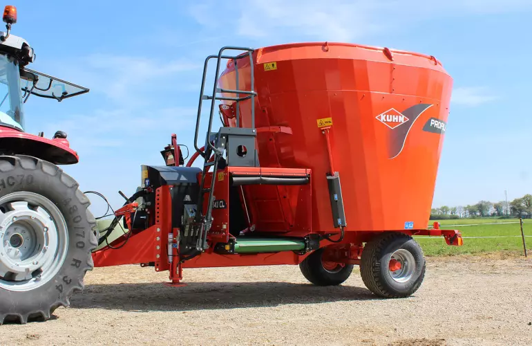 PROFILE 1 CL mixer at work