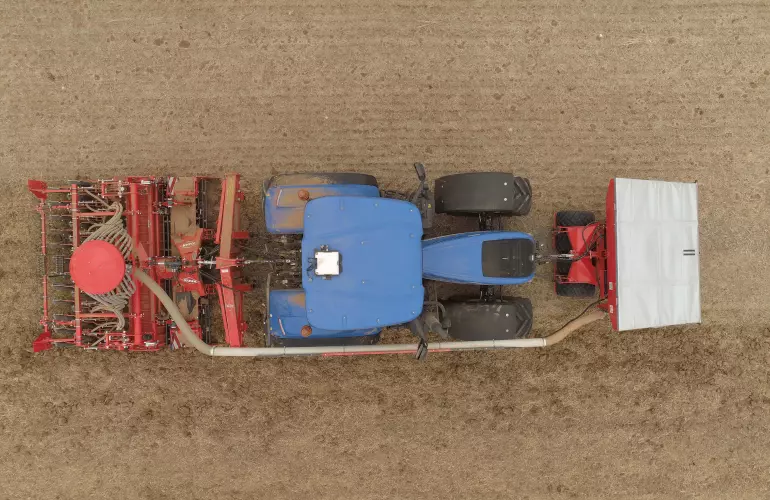 TF 1512 hopper at work