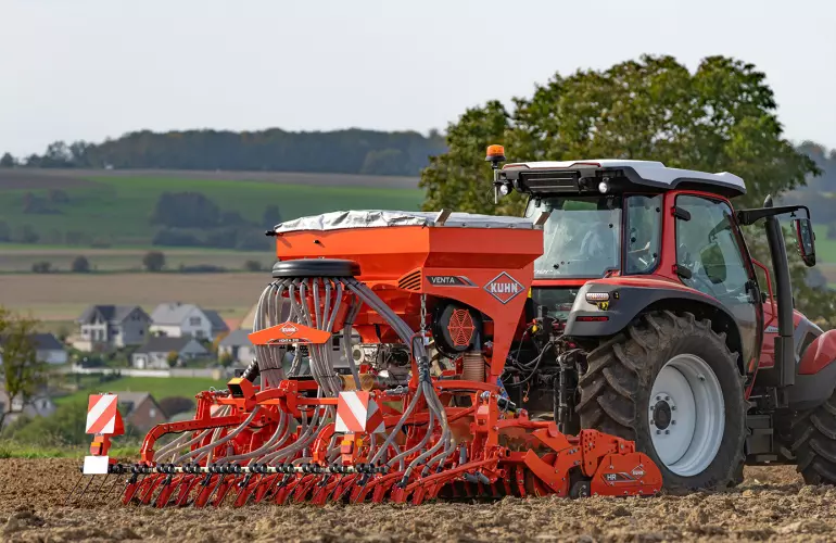 The VENTA 310 seeding combination at work