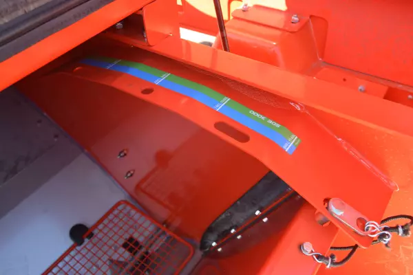 Movable divider with scale