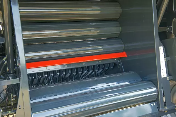 18 Rollers with POWERTRACK profile for reliable bale rotation.