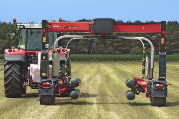 The wrapper has an operational width of 4 m in the field.