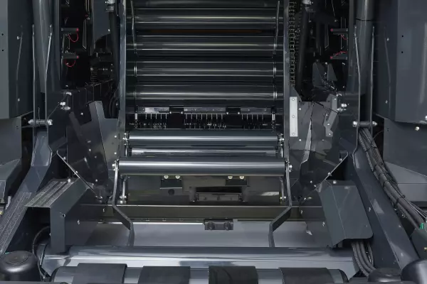 The improved 'twin loading fork' system offers a fast and reliable bale transfer