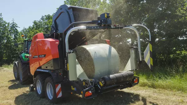 The improved 'twin loading fork' system offers a fast and reliable bale transfer