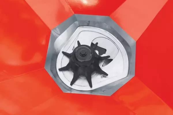 The CDA system (coaxial distribution adjustment) ensures optimum lateral fertiliser distribution.