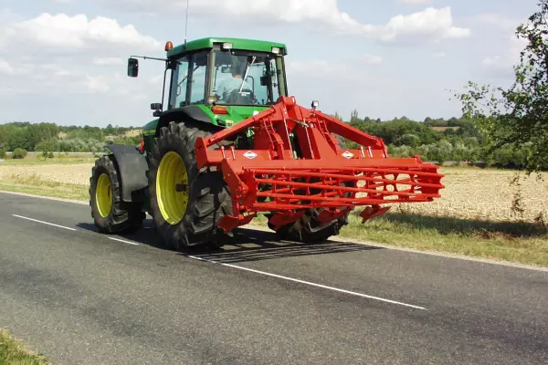 The compactness of the DC soil loosener in transport mode