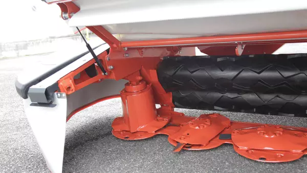 The SQUAREFLEX roller conditioner is perfectly suited for delicate forage