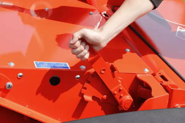 The mower unit is lifted by an integrated cylinder at the end of the field.