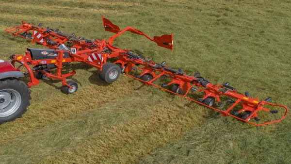 The GF 10803 T tedder is fitted with the small diameter OPTITEDD rotors