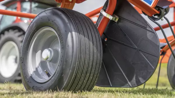 The deflector plates prevent forage from wrapping around the wheel columns