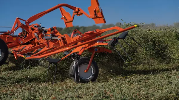 The rotor gearboxes of the GF 1003 T series tedders are designed for a long service life