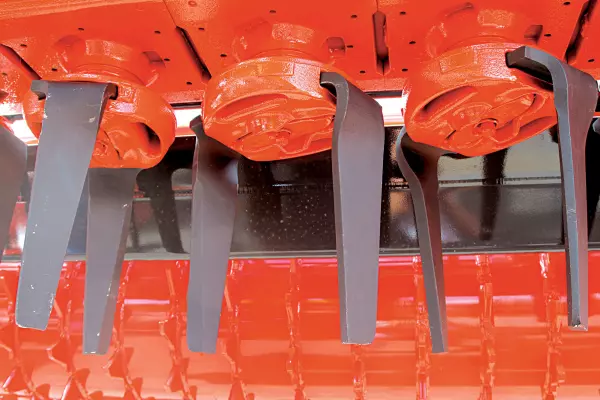 FAST-FIT blade attachment as standard on HR power harrows