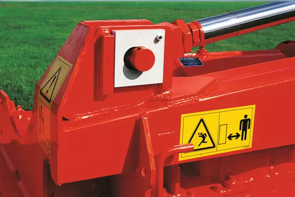 Power harrow rigid or floating position with the articulated central frame.