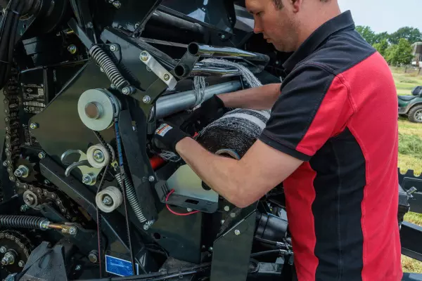 The active strech technology and active net feed system provide constant high net tension.