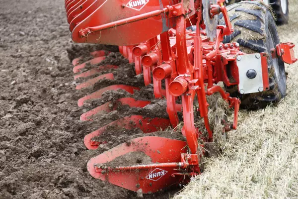 View of the NSH safety device of the VARI-LEADER plough at work