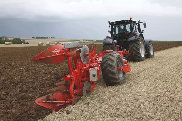 View of the disc coulters on a VARI-LEADER plough