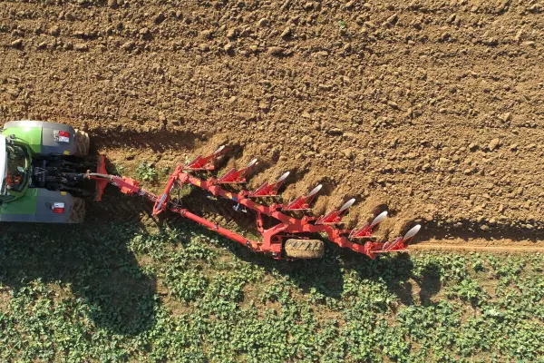 View from above of the VARI-LEADER plough at work