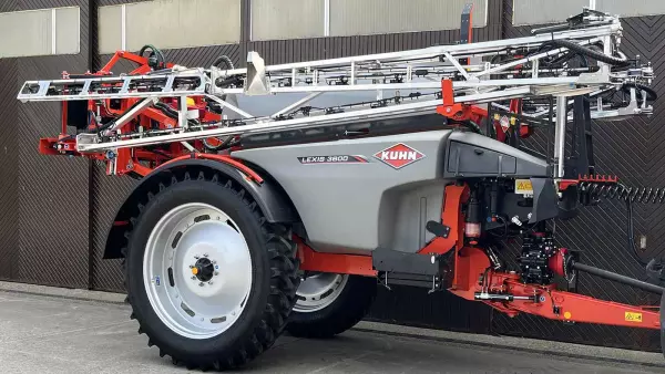 Rinsing tank positioned at the centre of the machine