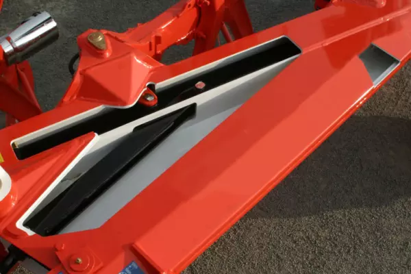 The VARI-MASTER 123 ploughs benefit from increased reliability with full protection of the variable width mechanism.