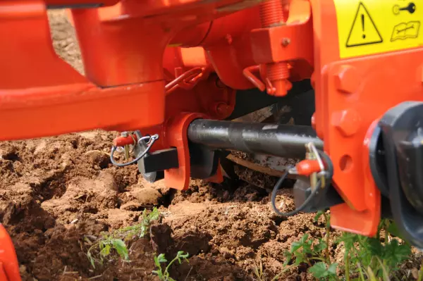 Optimum adjustment of the MASTER 123 plough reduces wear on parts and the tractive power required.