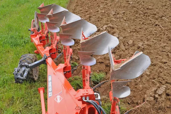 The variable width indicator of the VARI-MASTER 123 is visible from the cab.