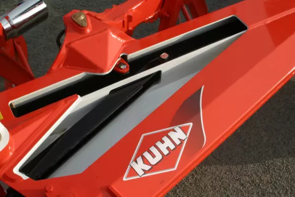 The VARI-MASTER 153 ploughs have the variable width system integrated into the frame.