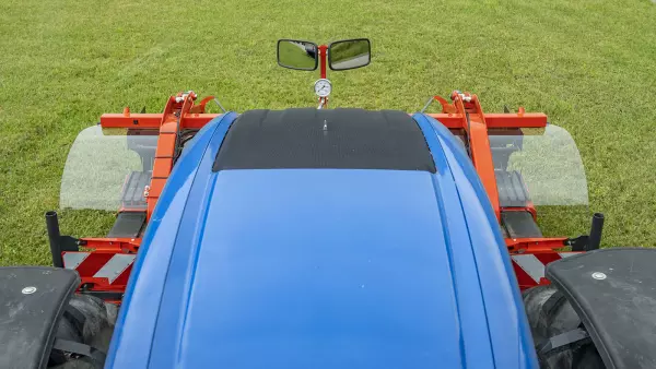 Work monitoring is made easier on the MERGE MAXX 440 F front belt merger