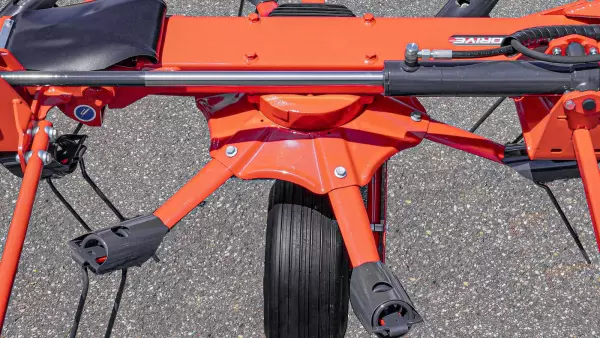 GF 8703 and 10803 tedders are equipped with small rotors