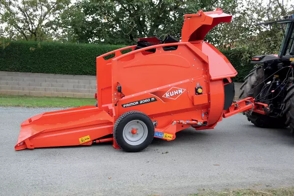 PRIMOR 2060 M semi-mounted straw blower & feeder for low-power tractors