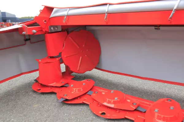 Good forage flow to the rear owing to the direct cutter bar drive