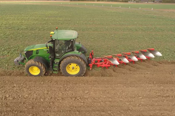 Hydraulic adjustments from the cab ensure immediate adaptation to working conditions