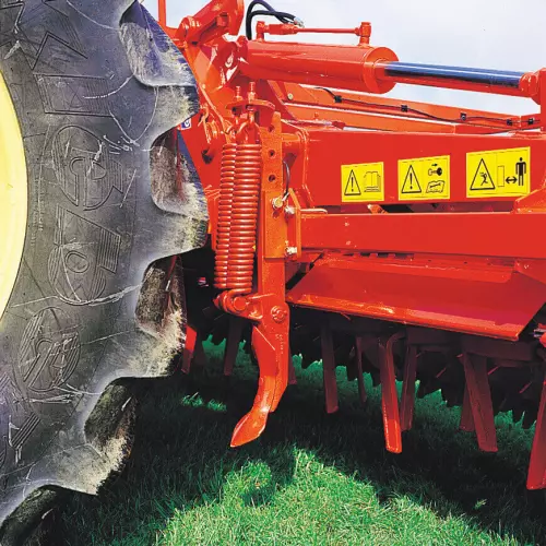 Track eradicator available as optional equipment on KUHN power harrows