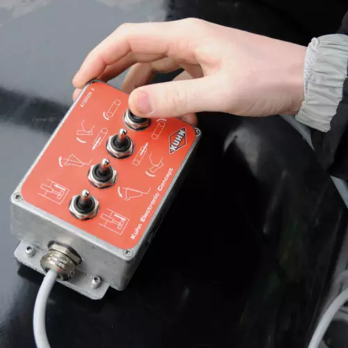 KUHN mixers: fingertip control of your machine