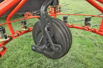 Adjusting wheel columns of the KUHN HAYBOB