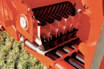 The distributor has six feed rollers