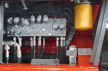 AXENT 100.1 fertiliser spreader's hydraulic system